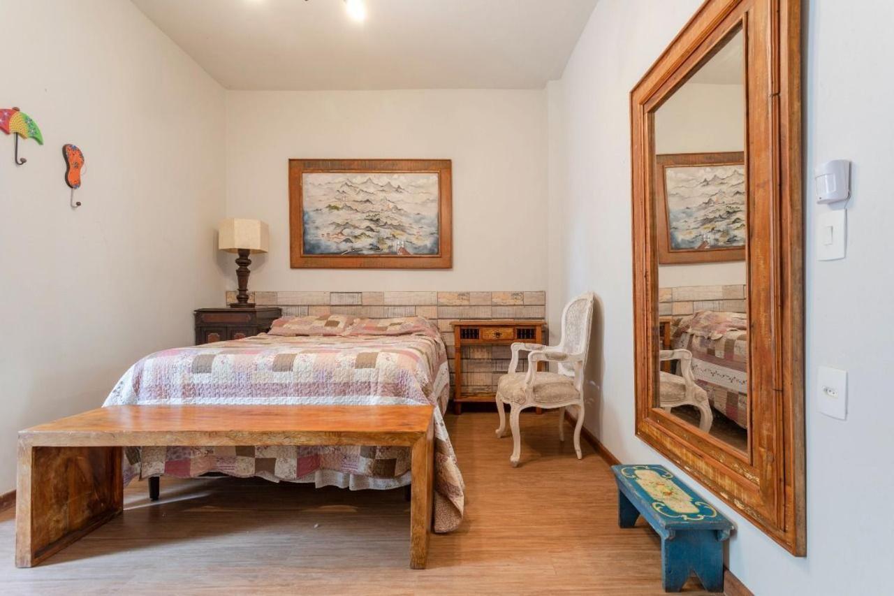 Apartment Casarao Espacoso A 800m Do Centro, Pet Friendly, 8 Pessoas, Garagem 3 Carros *